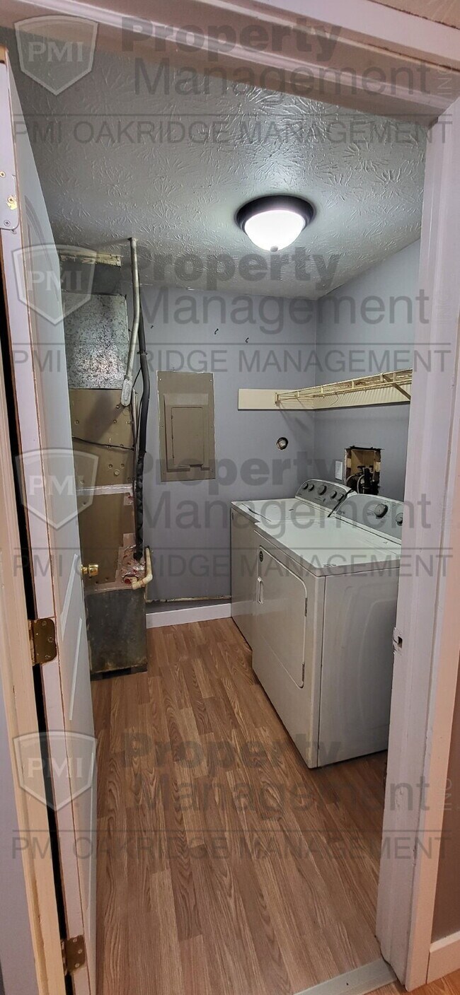 Building Photo - 2 Bedroom Country apartment