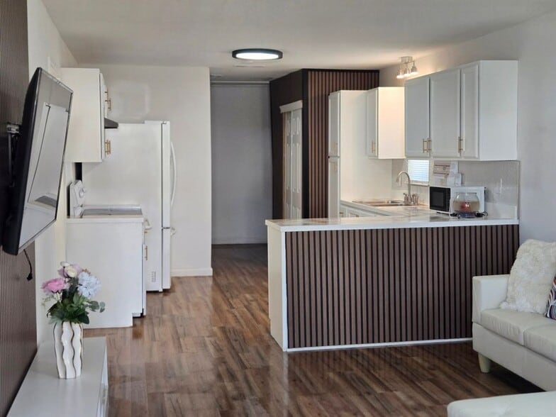 Building Photo - 108 W Acheson St