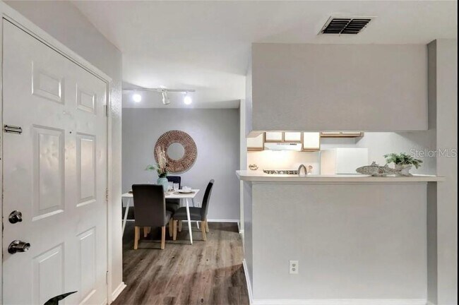 Building Photo - 1400 Gandy Blvd N