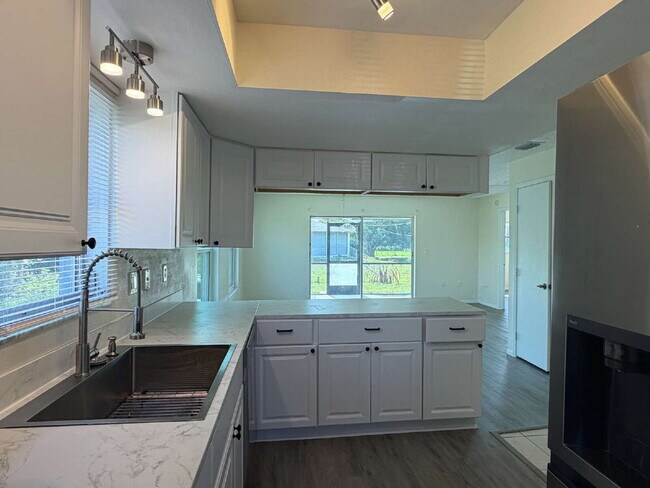 Building Photo - 2-bedroom, 2-bathroom residence located in Punta Gorda Isles
