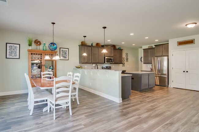 Building Photo - Available NOW MUST  see in McCoy's Creek