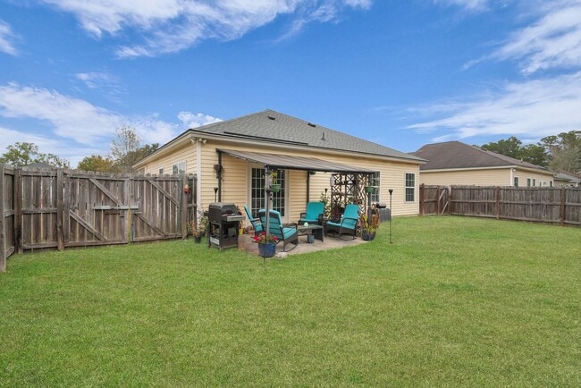 Building Photo - Charming 3BR Home in Richmond Hill with Pond View & Great Location!