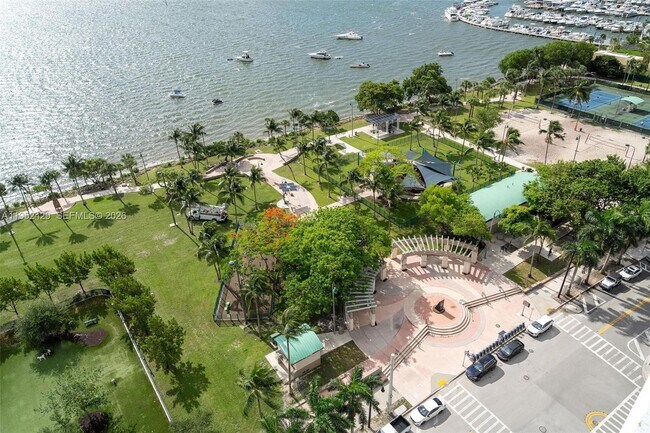 Building Photo - 1800 N Bayshore Dr