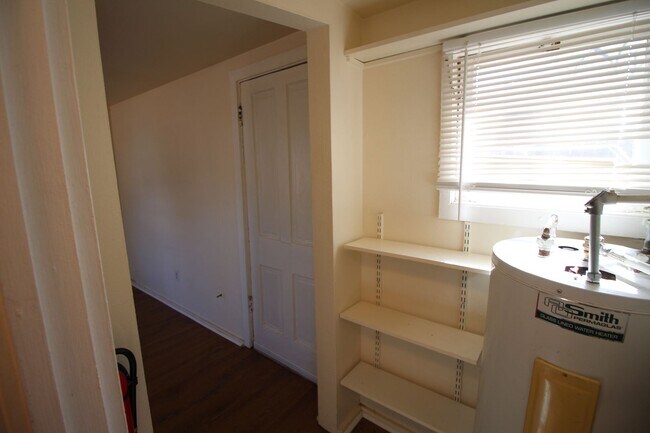 Building Photo - 831 Midland Ave