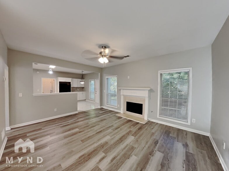 Building Photo - 1557 Silver Ridge Dr SW