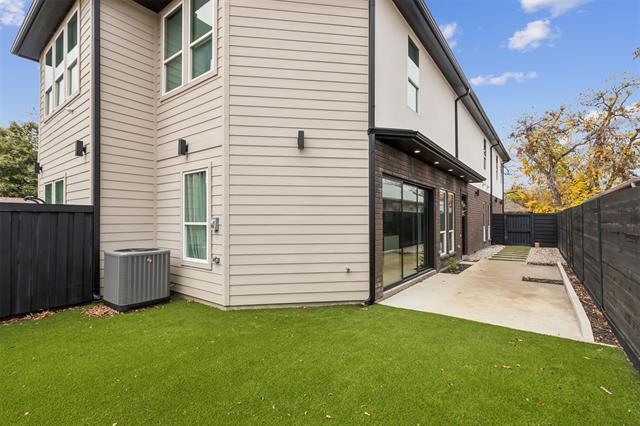 Building Photo - 2724 Hondo Ave