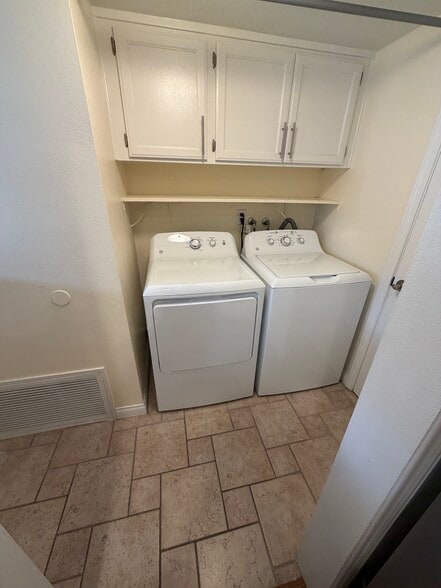 Building Photo - 5063 Argyle Dr