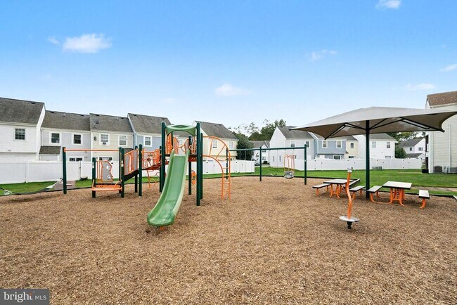 Building Photo - 102 Chesterfield Ln