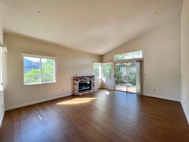 Building Photo - 3 Bedroom, 2 Bathroom Popular North Napa Rancho Las Flores Area
