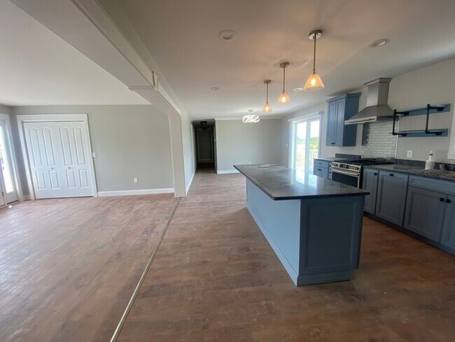 Building Photo - Brand new construction 5 bedroom 3 bath wi...