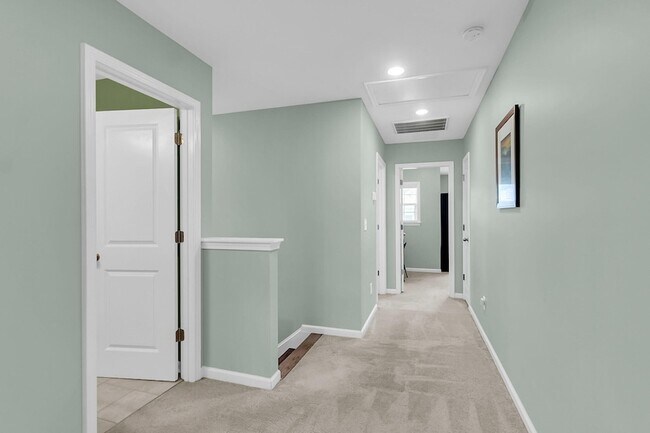 Building Photo - 534 Alderly Dr