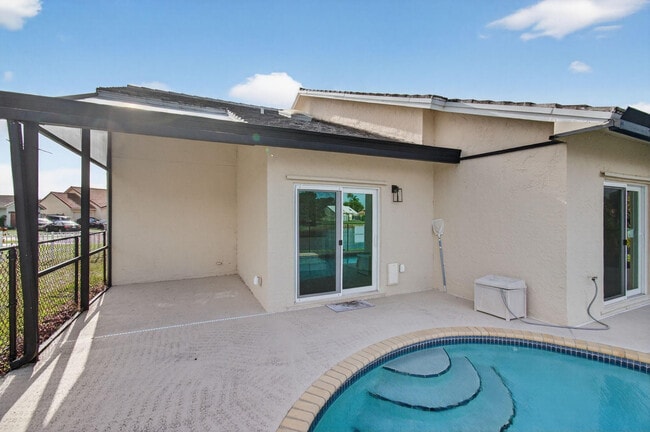 Building Photo - 6425 96th Pl S