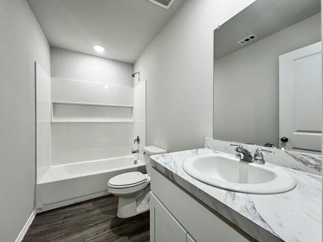 Building Photo - Cozy Home in The Villages of Mayfield