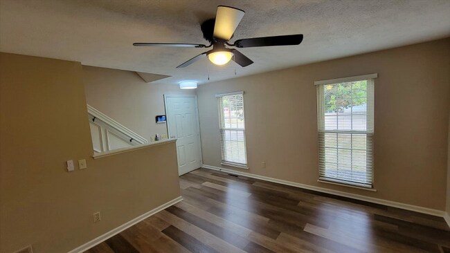 Building Photo - 6525 Blossomwood Cir NE