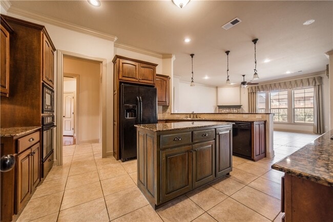 Building Photo - 3778 Prince Philipe St