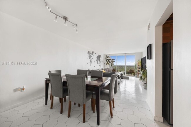 Building Photo - 2801 NE 183rd St