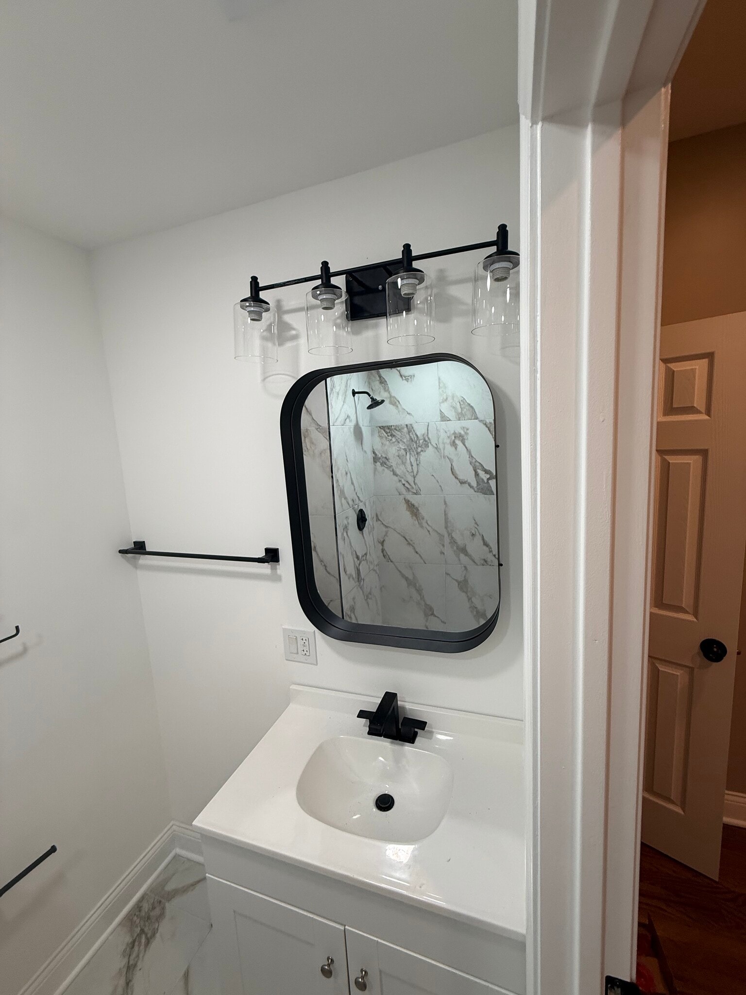 Master bathroom - 1629 W Granville Ave