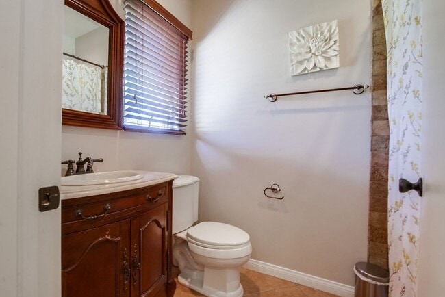 Building Photo - Peaceful Escondido 1BR with a full kitchen, bathroom and washer&dryer