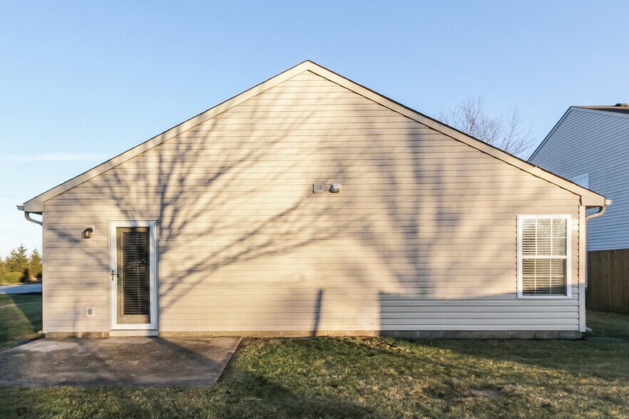 Building Photo - 15595 Follow Dr