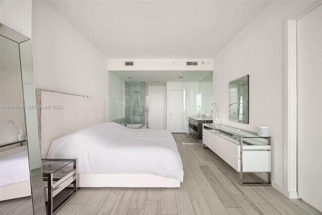 Building Photo - 480 NE 31st St