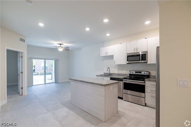 Building Photo - 3325 SW 8th Pl