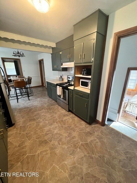 Building Photo - 2404 Tecoma Dr