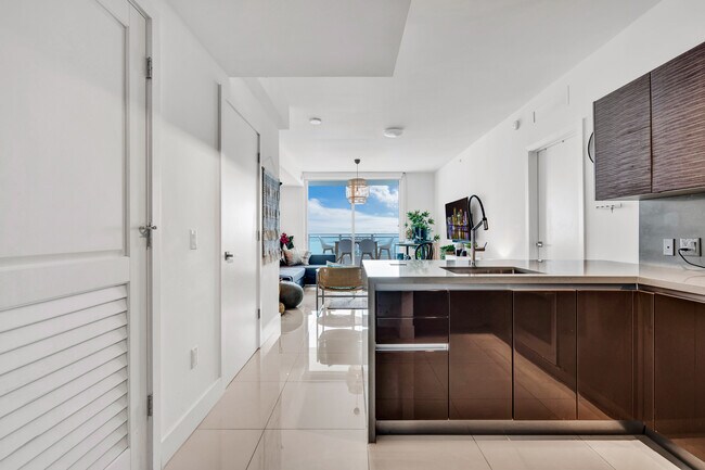 Building Photo - 1080 Brickell Ave