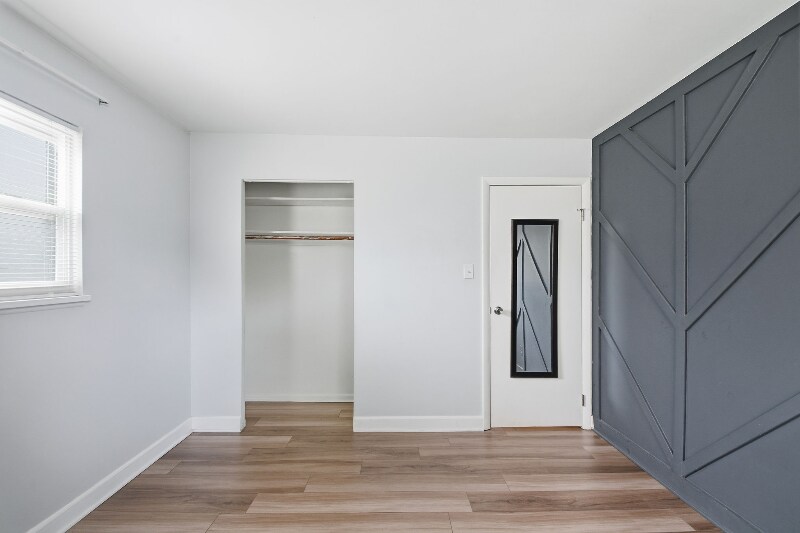 Building Photo - 5104 Elmhurst Dr