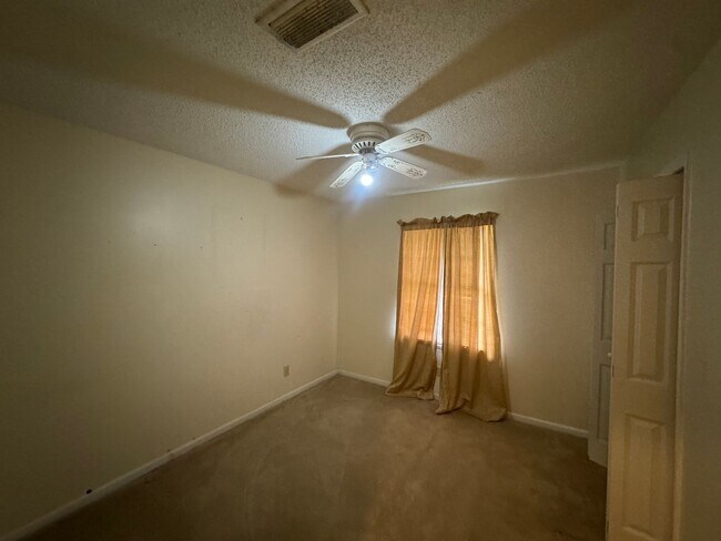 Building Photo - 3324 Cross Creek Dr
