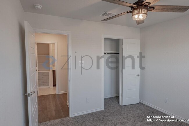 Building Photo - Unit