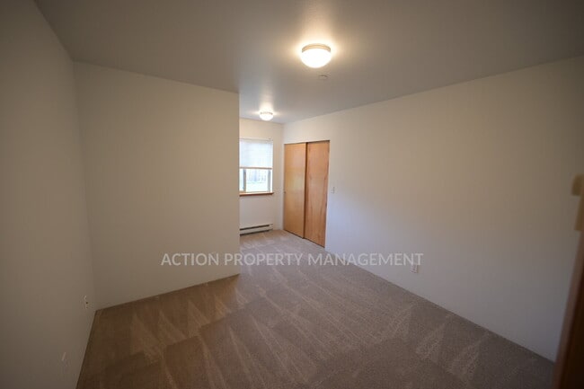 Building Photo - 2 bed, 2 bath, 1 car garage- water, sewer and yard care included!