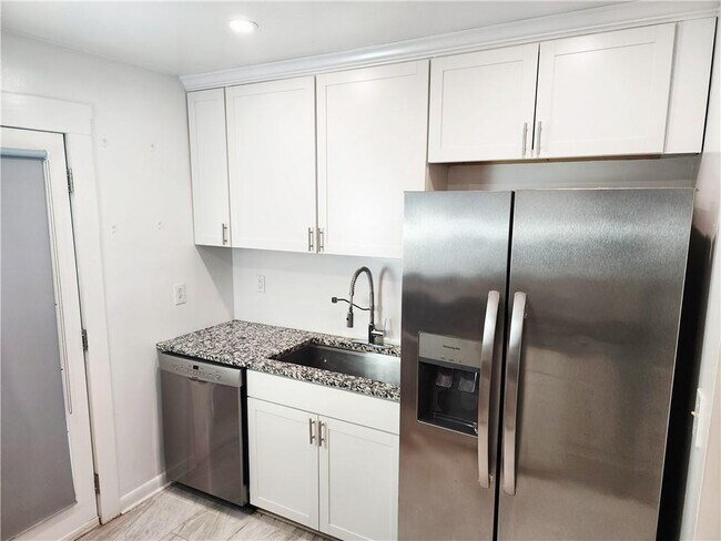 Building Photo - 3158 Cloverhurst Dr