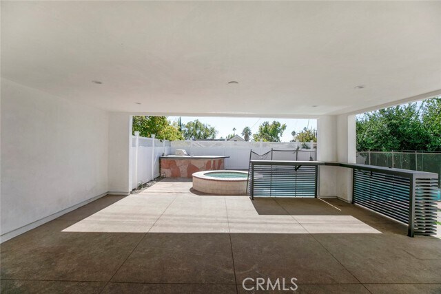 Building Photo - 528 Spencer St