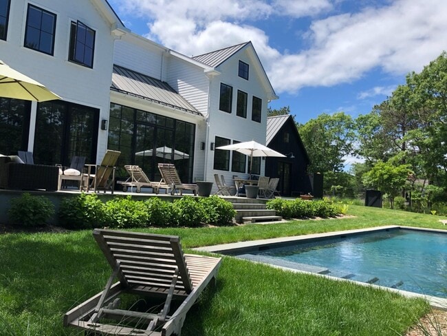 Building Photo - 13 Hilltop Ln