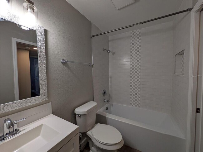 Building Photo - 562 Flemming Way