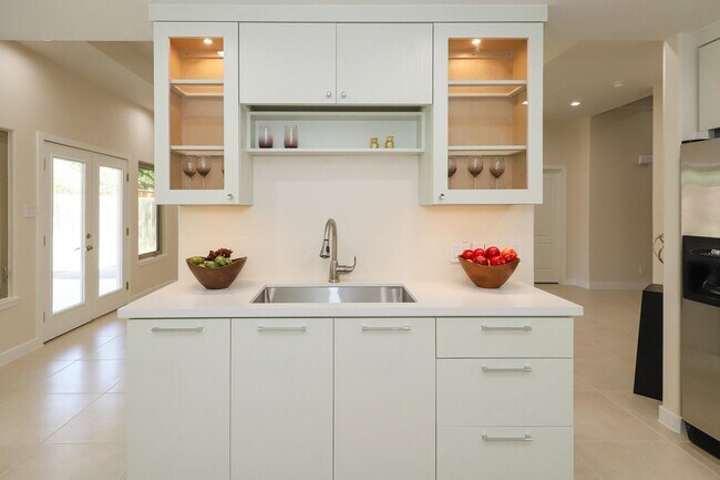 Building Photo - 306 Cinnamon Teal Loop