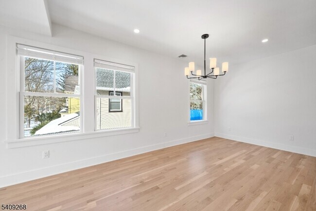 Building Photo - 96 Watchung Ave