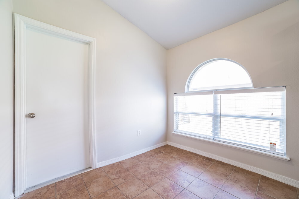 Building Photo - 2372 Queenswood Cir