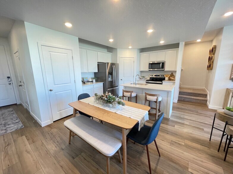 Building Photo - 1566 N Summer Spgs Cv