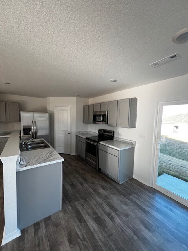 Building Photo - 5120 Red Fox Trl