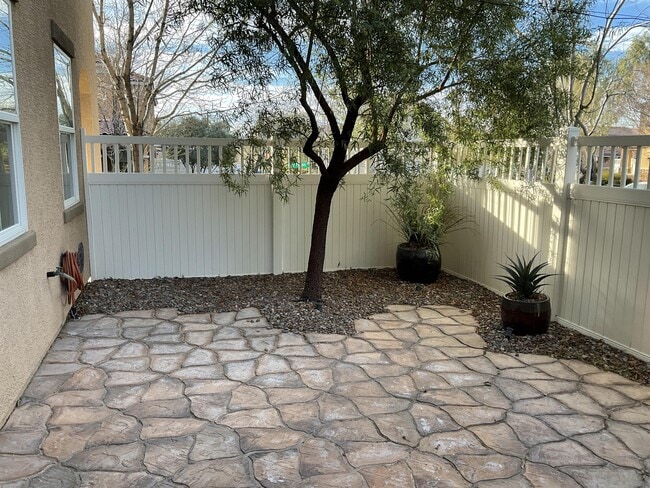 Building Photo - 2080 Airy Petals Walk