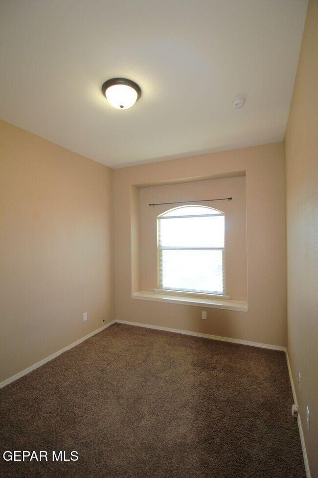 Building Photo - 3900 Loma Cortez Dr