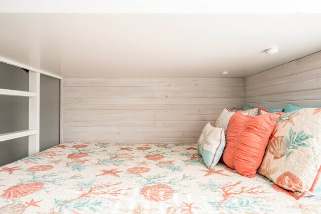 Building Photo - 939 Palm Ridge Dr