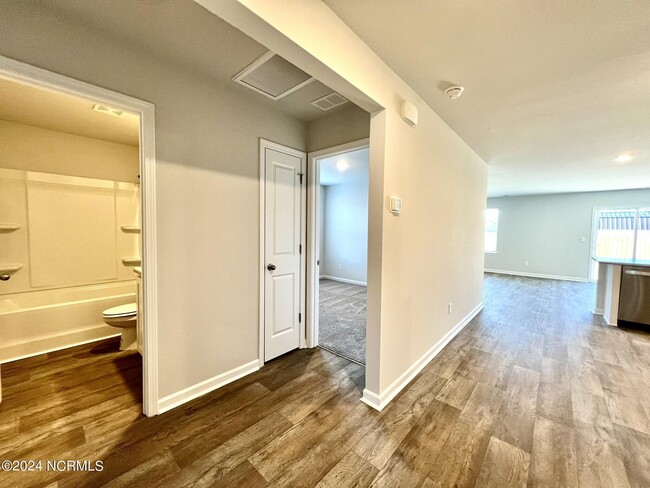 Building Photo - 8219 E Highcroft Dr NE