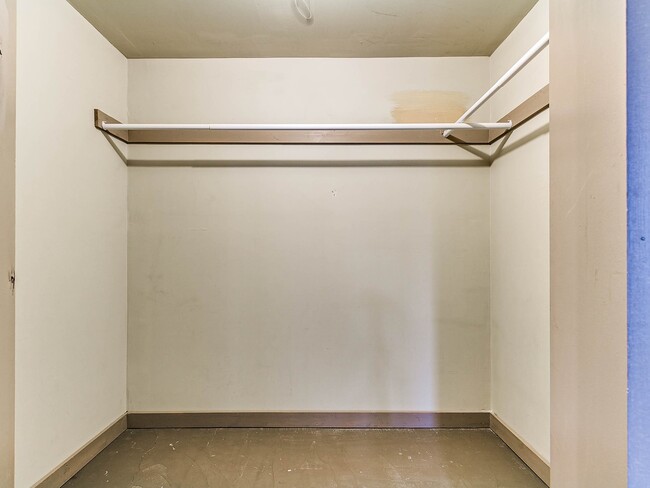 Building Photo - Unique with a Artsy Flare    2 Bed/1.5 Bath in Edgemere Park $995/month!