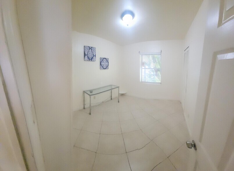 Building Photo - 709 Wisteria Ave