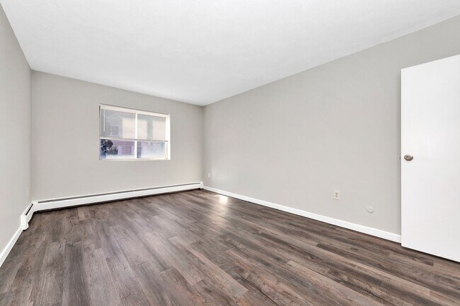 Interior Photo - 430 River