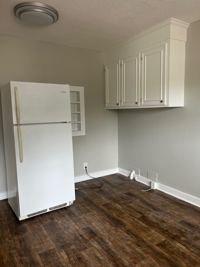 Building Photo - 2100 Woodward Dr