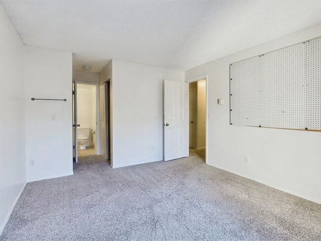 Building Photo - 14720 E Kentucky Dr