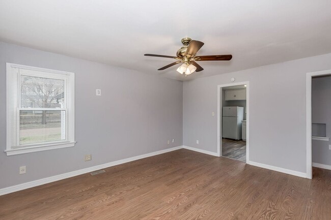 Building Photo - 2 bedroom 1 bath home